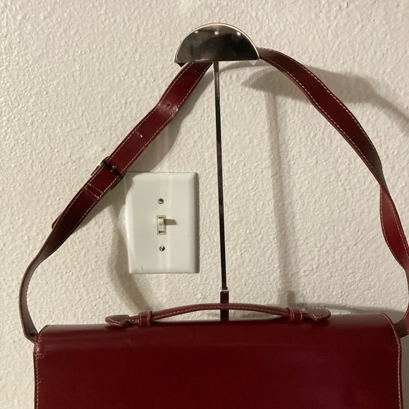 Wilson’s Leather Briefcase Burgundy Color comes with a key. - Picture 8 of 14